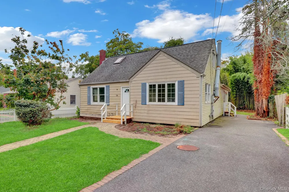 34 Thorburn Avenue Patchogue, NY 11772