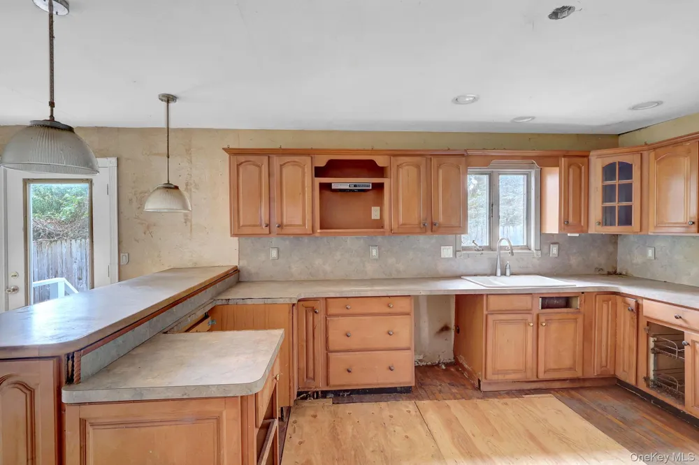 34 Thorburn Avenue Patchogue, NY 11772