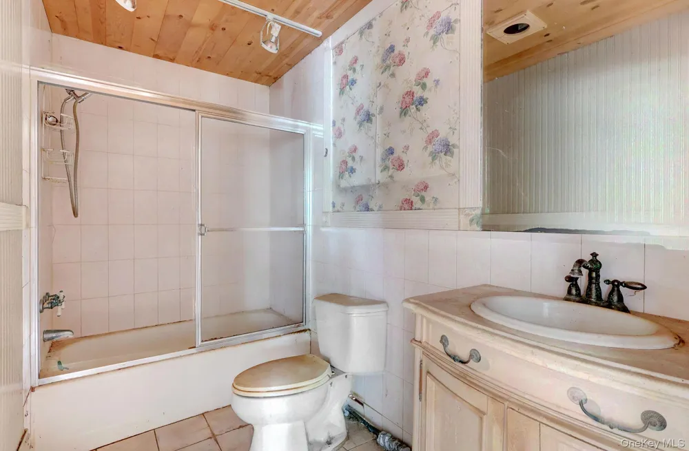 34 Thorburn Avenue Patchogue, NY 11772