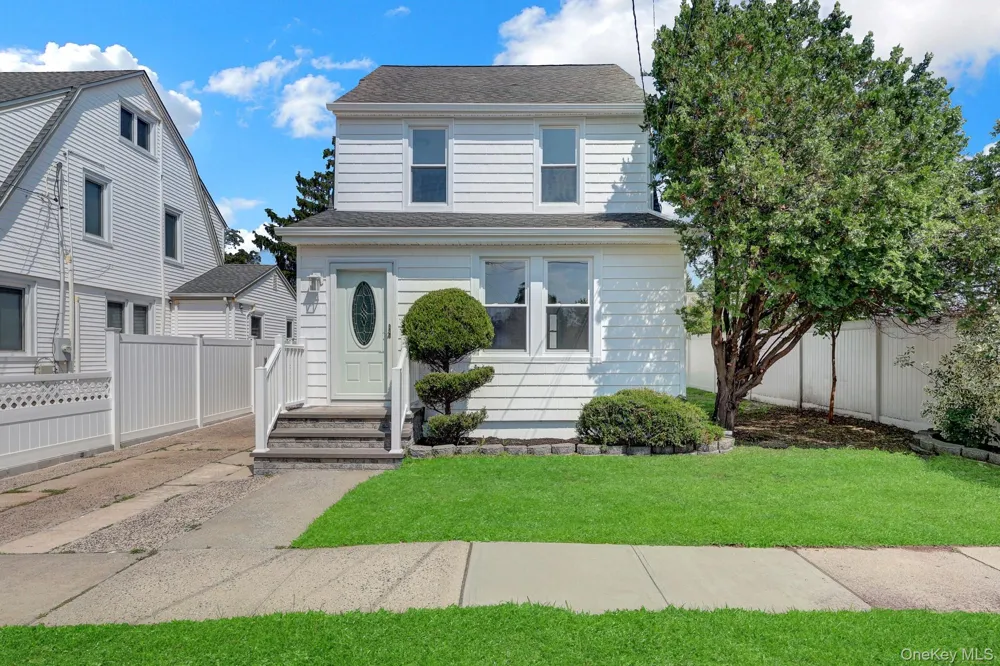 15 Stratford Avenue Williston Park, NY 11596
