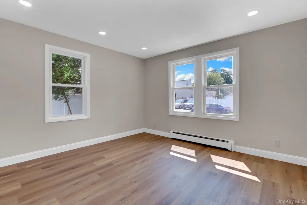 15 Stratford Avenue Williston Park, NY 11596