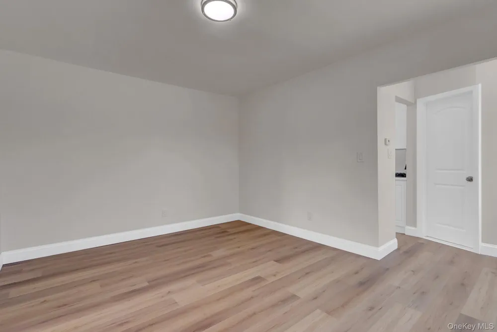 15 Stratford Avenue Williston Park, NY 11596