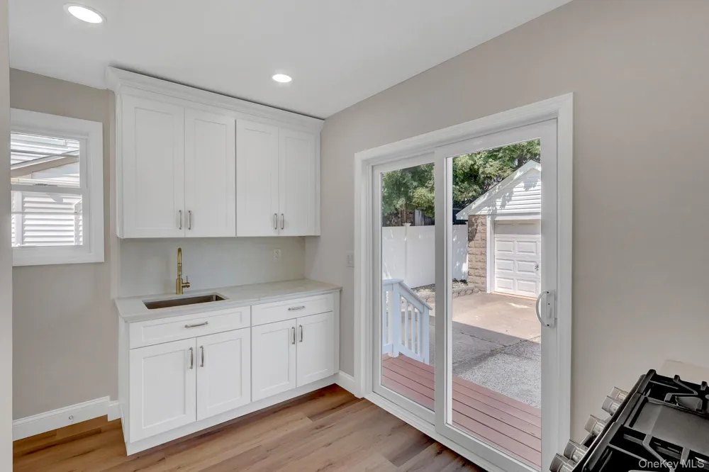 15 Stratford Avenue Williston Park, NY 11596