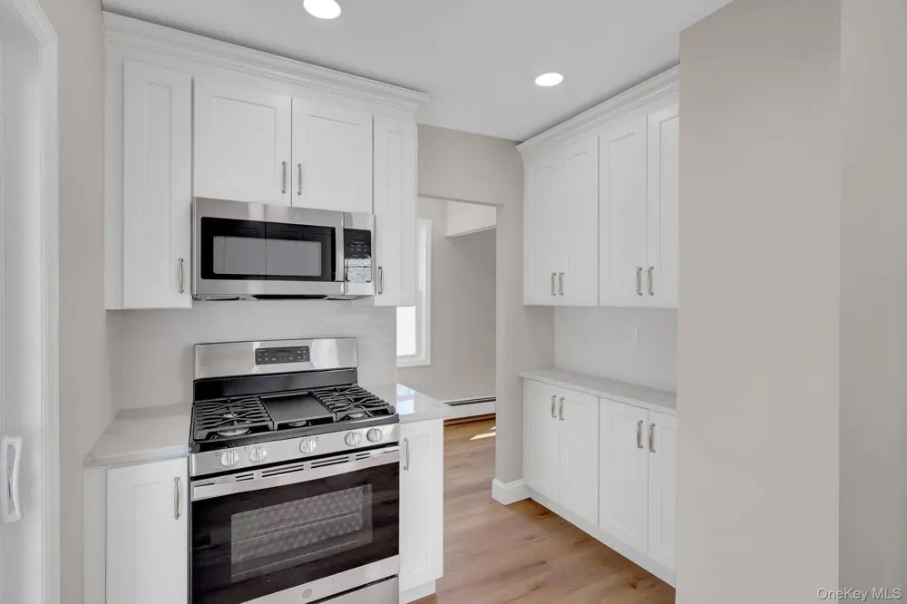 15 Stratford Avenue Williston Park, NY 11596