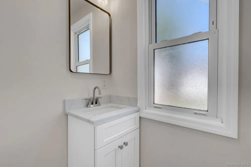 15 Stratford Avenue Williston Park, NY 11596