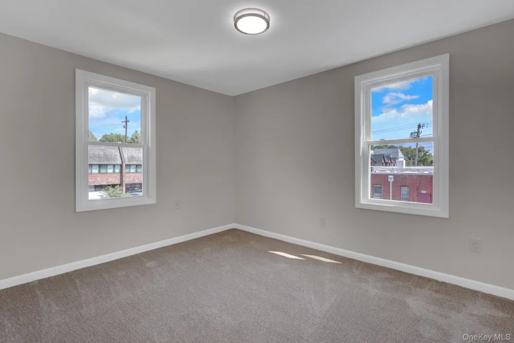 15 Stratford Avenue Williston Park, NY 11596