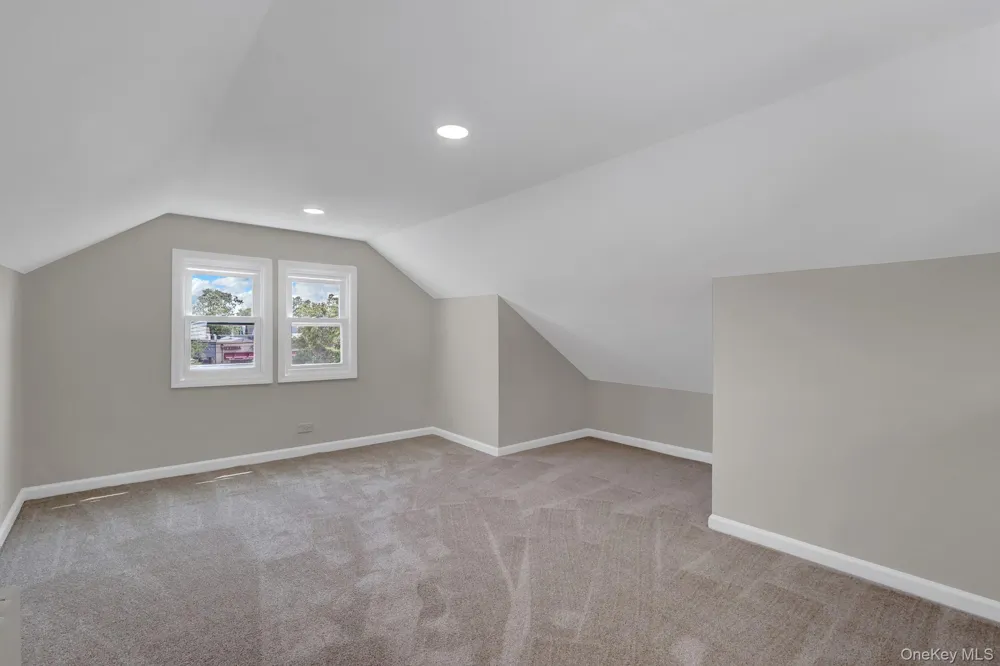 15 Stratford Avenue Williston Park, NY 11596