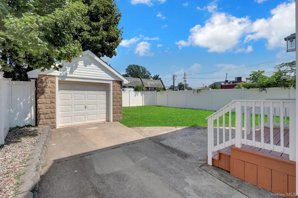 15 Stratford Avenue Williston Park, NY 11596