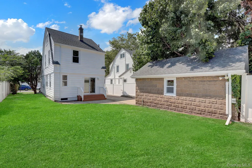15 Stratford Avenue Williston Park, NY 11596
