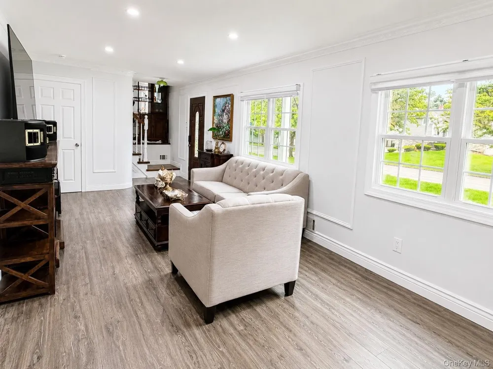 25 Charter Avenue Dix Hills, NY 11746