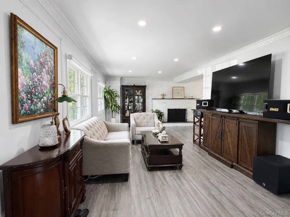 25 Charter Avenue Dix Hills, NY 11746