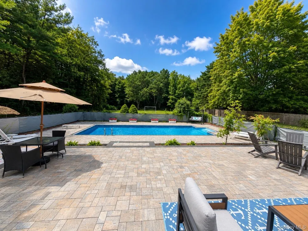 25 Charter Avenue Dix Hills, NY 11746
