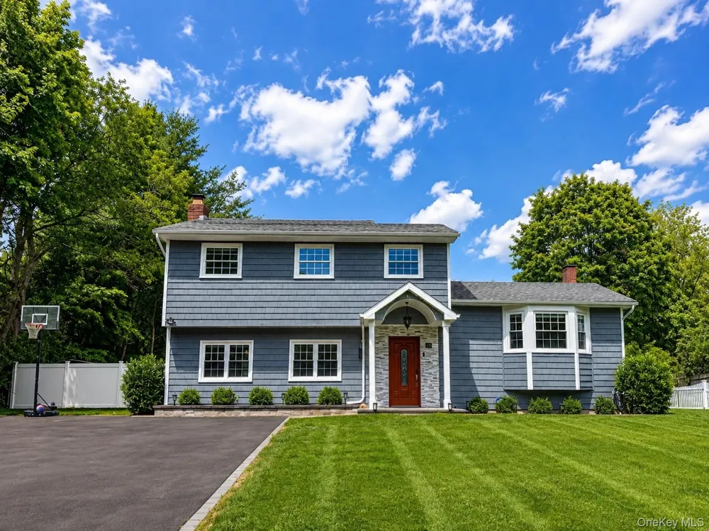 25 Charter Avenue Dix Hills, NY 11746
