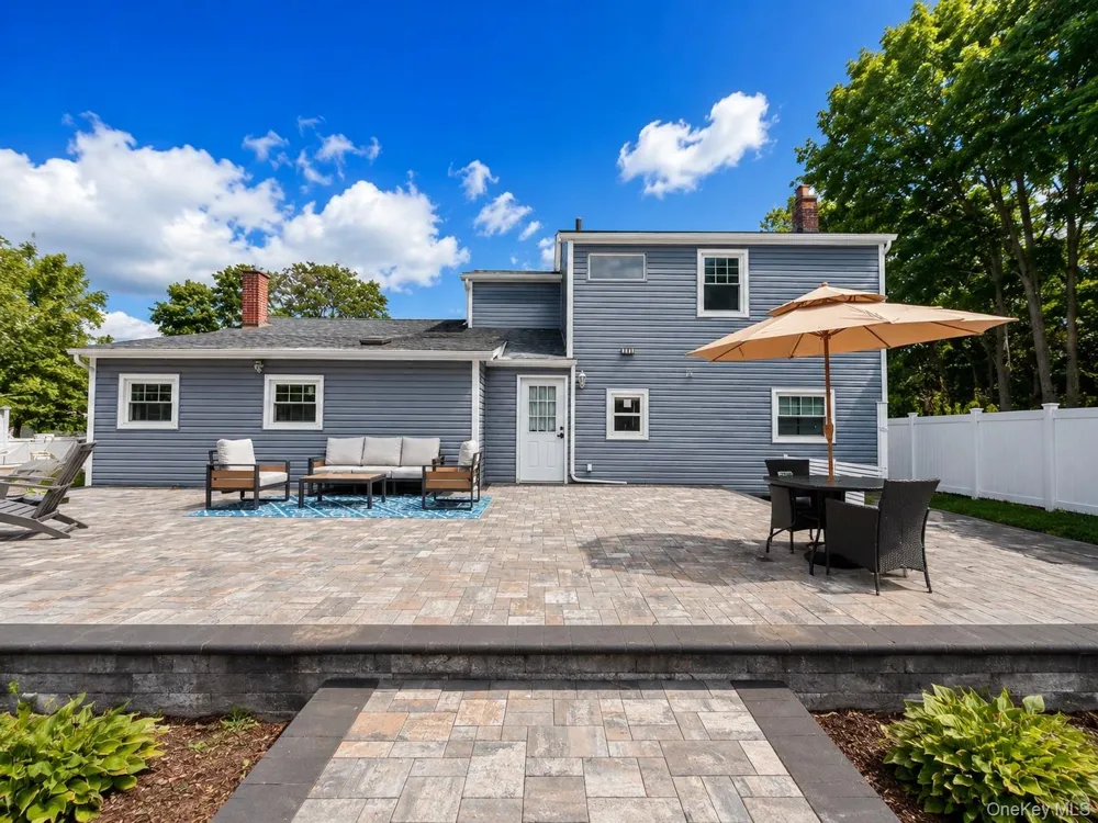 25 Charter Avenue Dix Hills, NY 11746