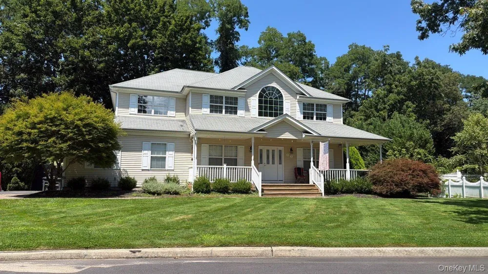 23 Flagpole Lane East Setauket, NY 11733
