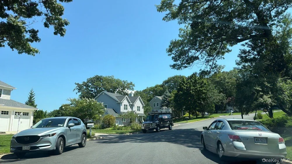 23 Flagpole Lane East Setauket, NY 11733