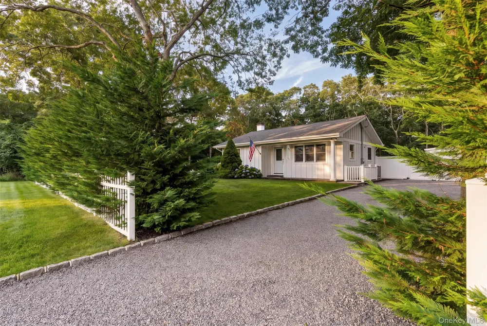 81 S Country Road Quiogue, NY 11978