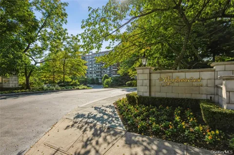 100 Hilton Avenue #907