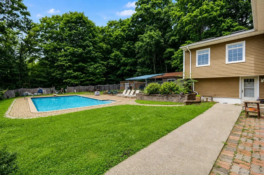 41 Fenwood Road Mahopac, NY 10541