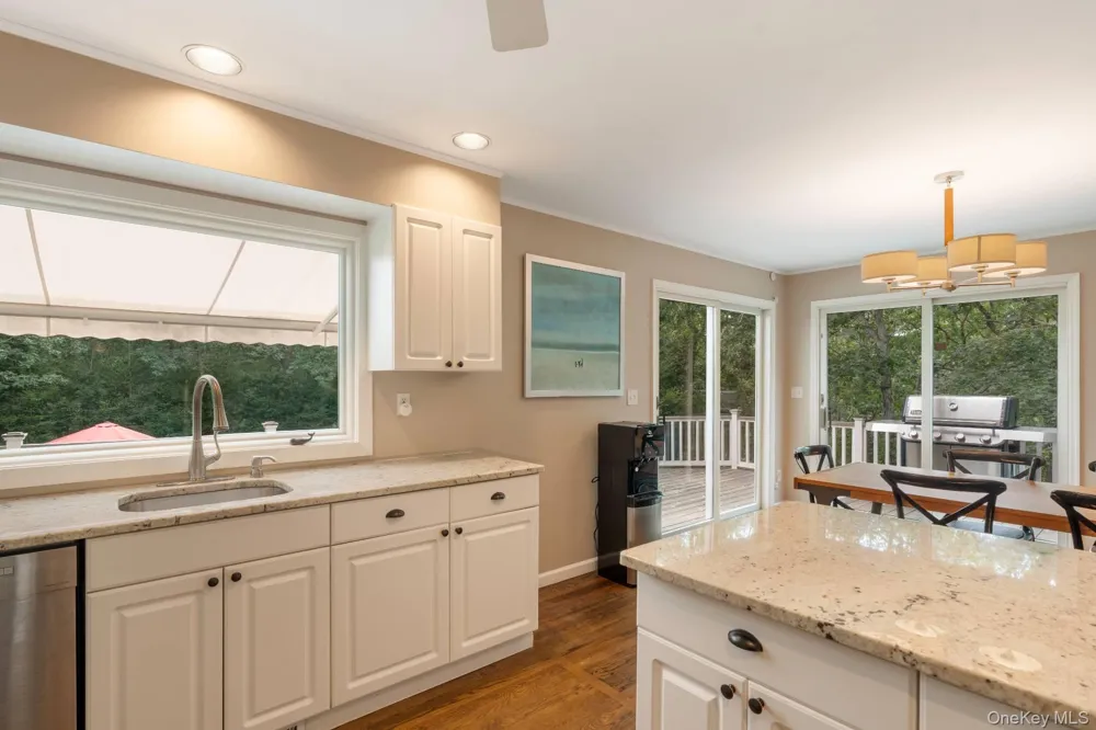 55 Red Fox Lane Wainscott, NY 11937