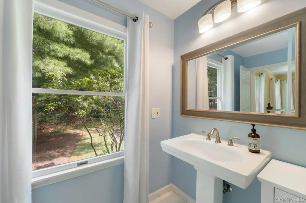 55 Red Fox Lane Wainscott, NY 11937
