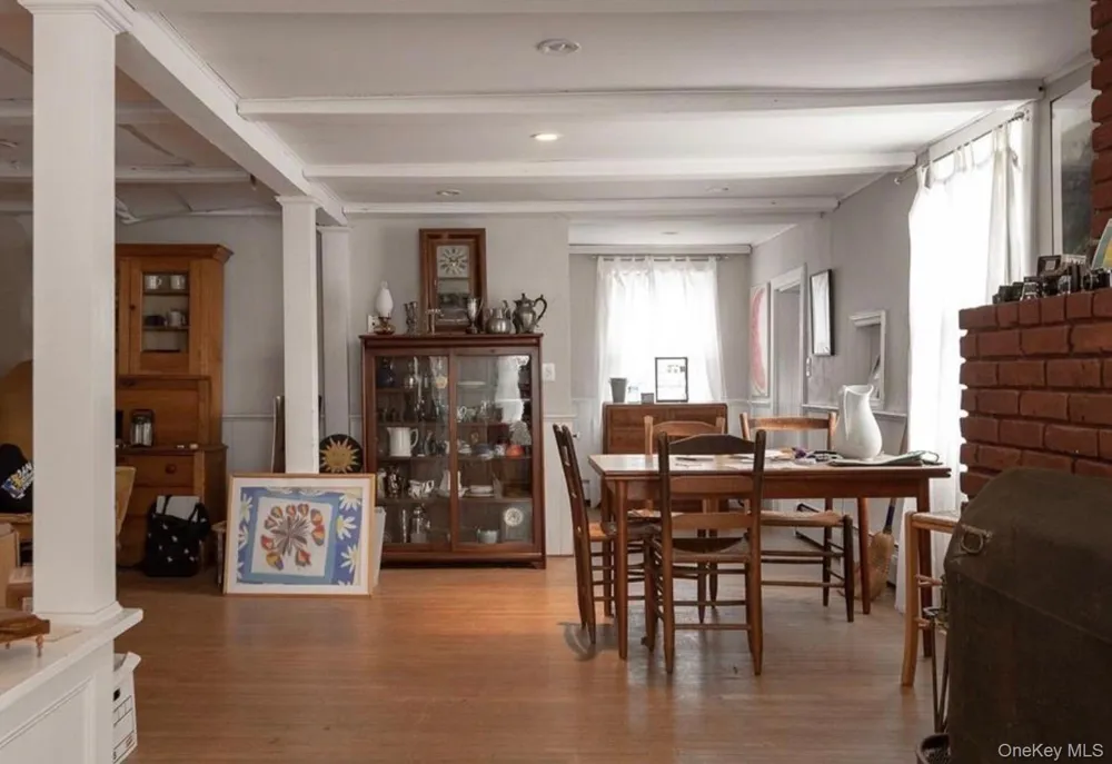 362 Middle Road Bayport, NY 11705
