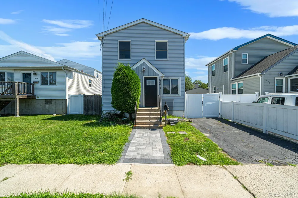 646 S 7th Street Lindenhurst, NY 11757