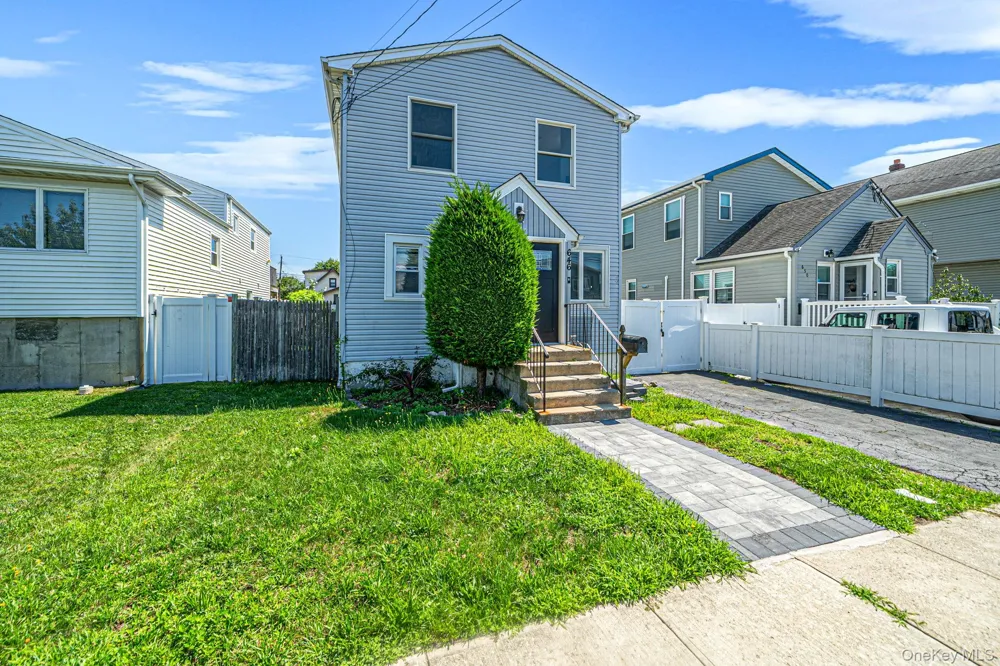 646 S 7th Street Lindenhurst, NY 11757