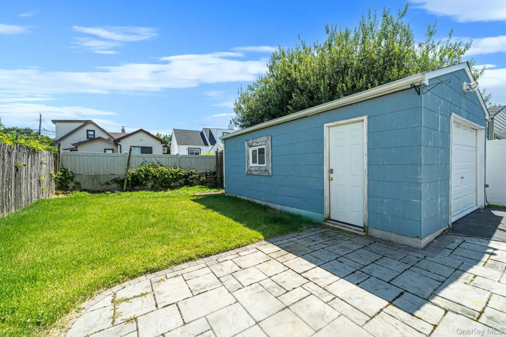 646 S 7th Street Lindenhurst, NY 11757