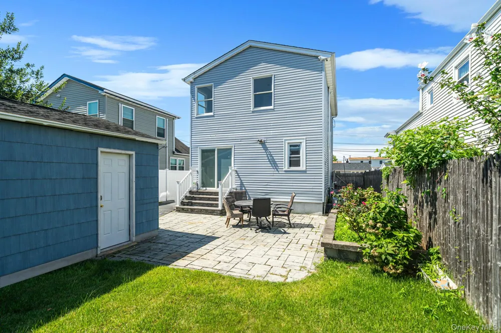 646 S 7th Street Lindenhurst, NY 11757