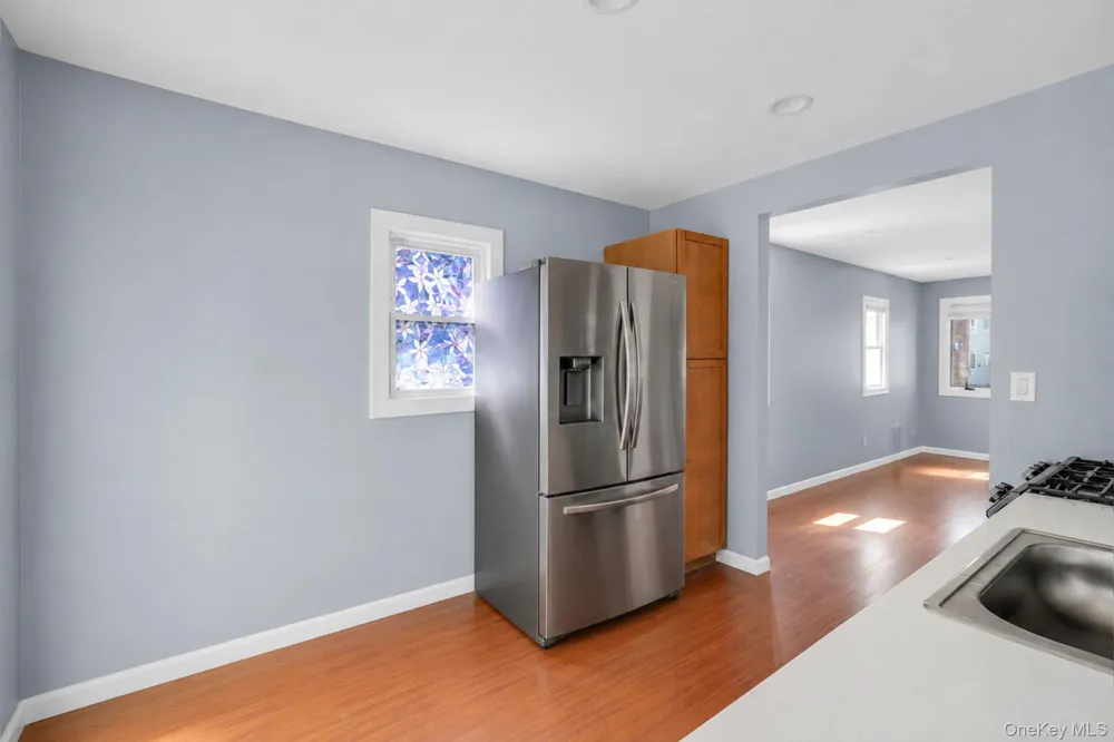 646 S 7th Street Lindenhurst, NY 11757