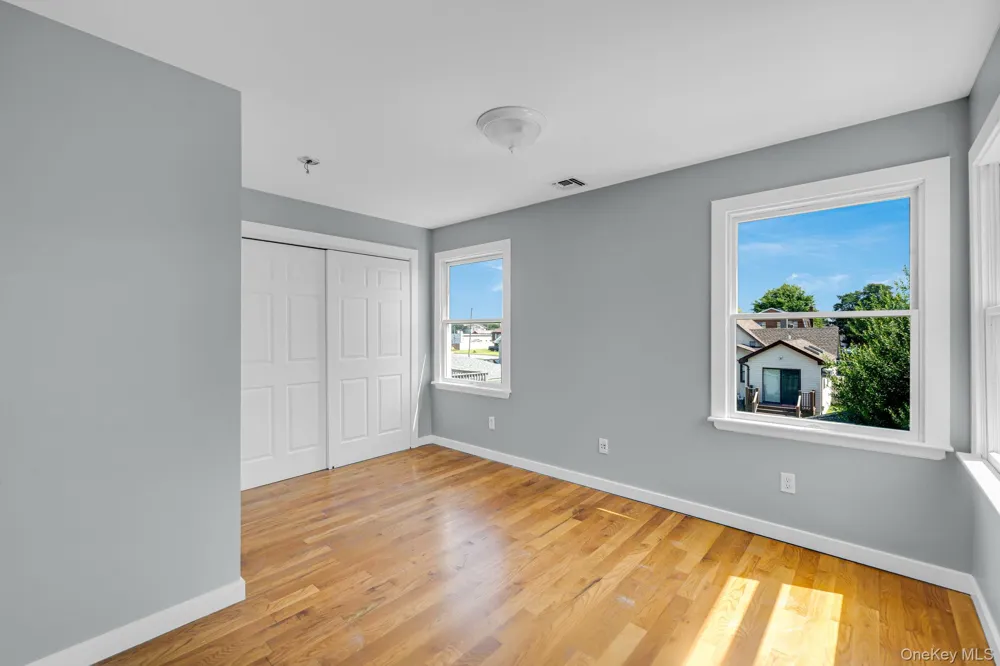 646 S 7th Street Lindenhurst, NY 11757