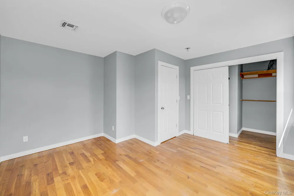 646 S 7th Street Lindenhurst, NY 11757