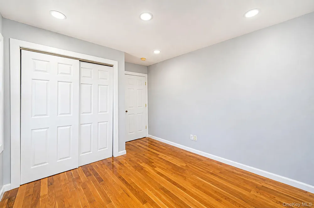 646 S 7th Street Lindenhurst, NY 11757