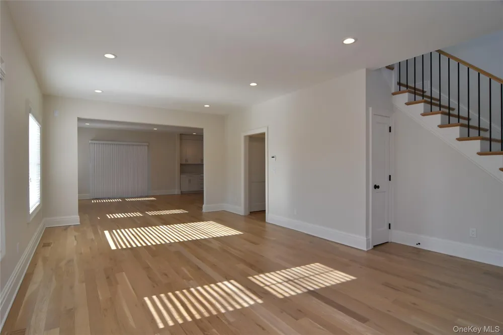 5 Madison Place Roslyn Heights, NY 11577
