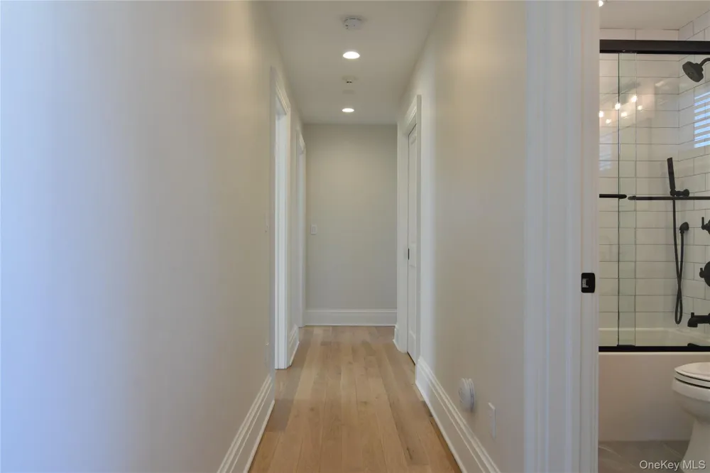5 Madison Place Roslyn Heights, NY 11577