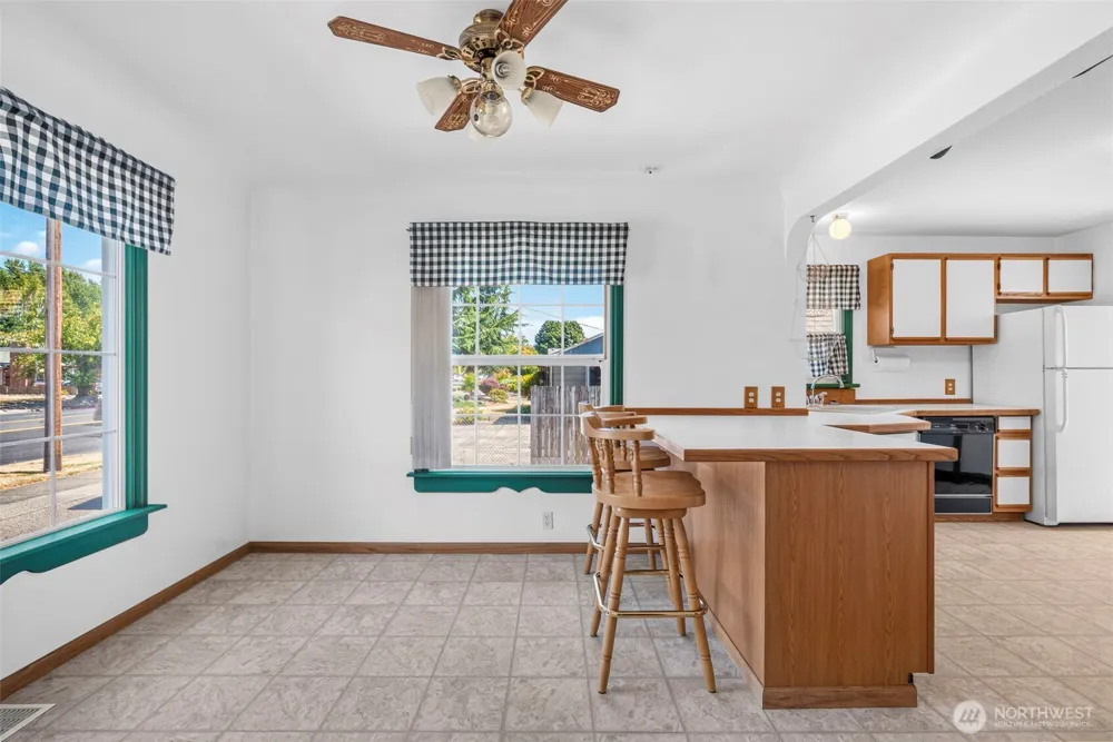 2205 Ocean Beach Highway Longview, WA 98632