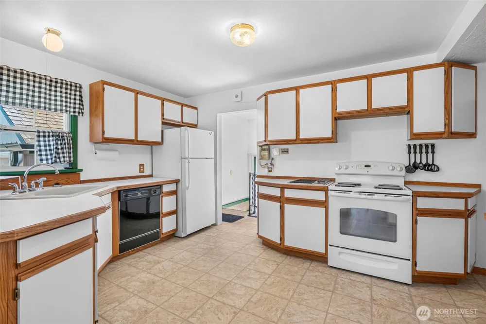 2205 Ocean Beach Highway Longview, WA 98632