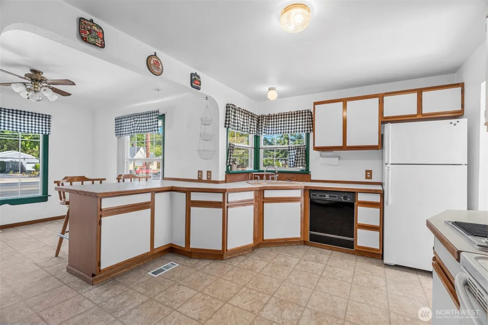 2205 Ocean Beach Highway Longview, WA 98632