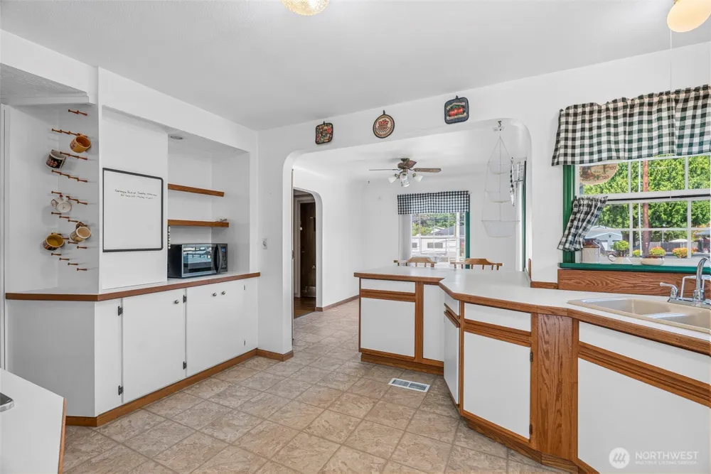 2205 Ocean Beach Highway Longview, WA 98632