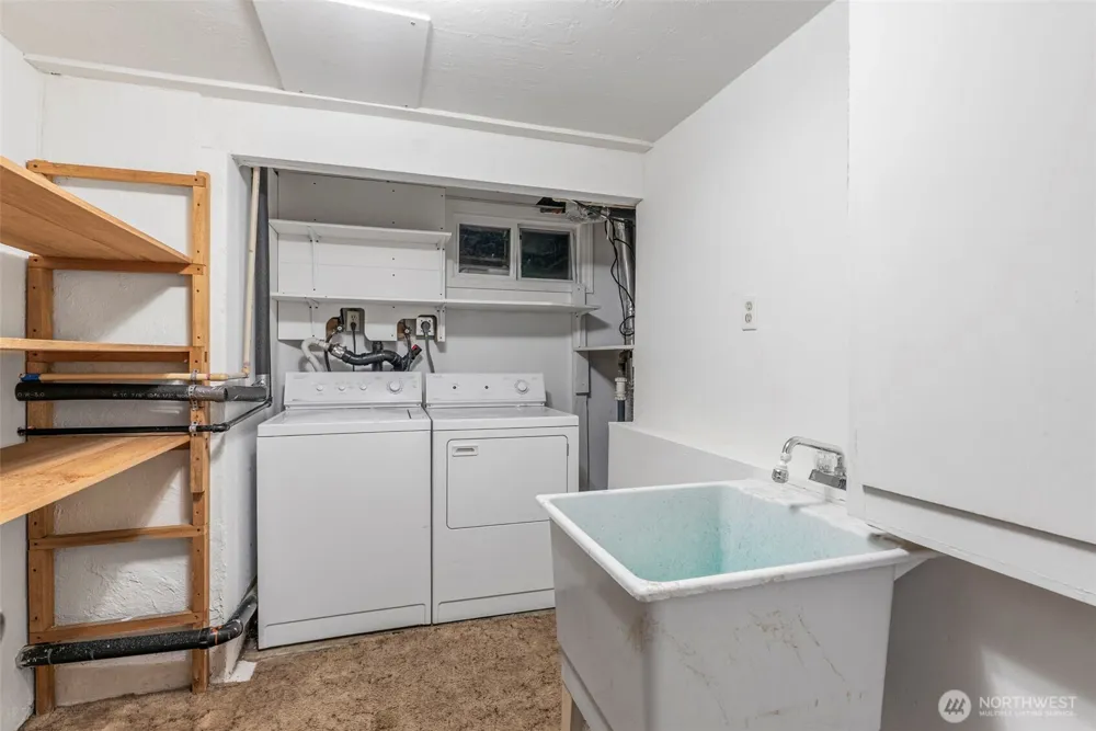 2205 Ocean Beach Highway Longview, WA 98632