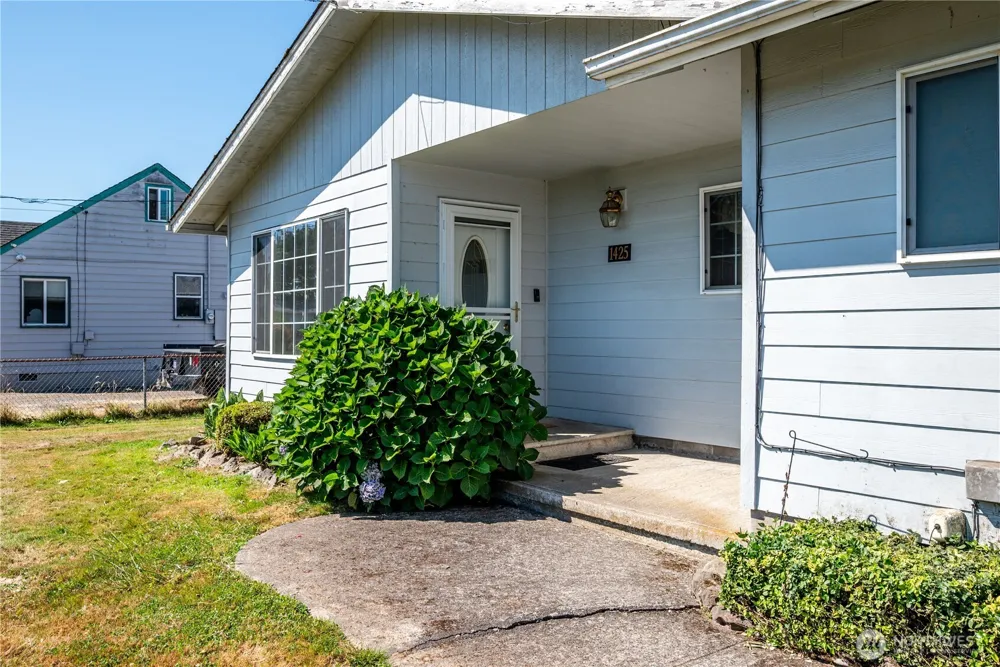 1425 33rd Avenue Longview, WA 98632