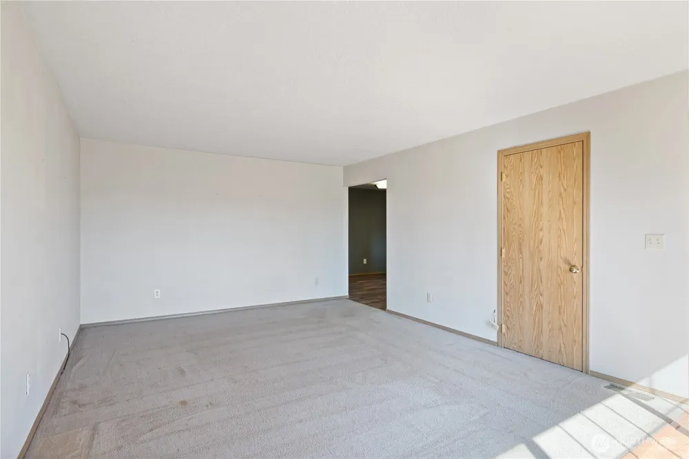 1425 33rd Avenue Longview, WA 98632