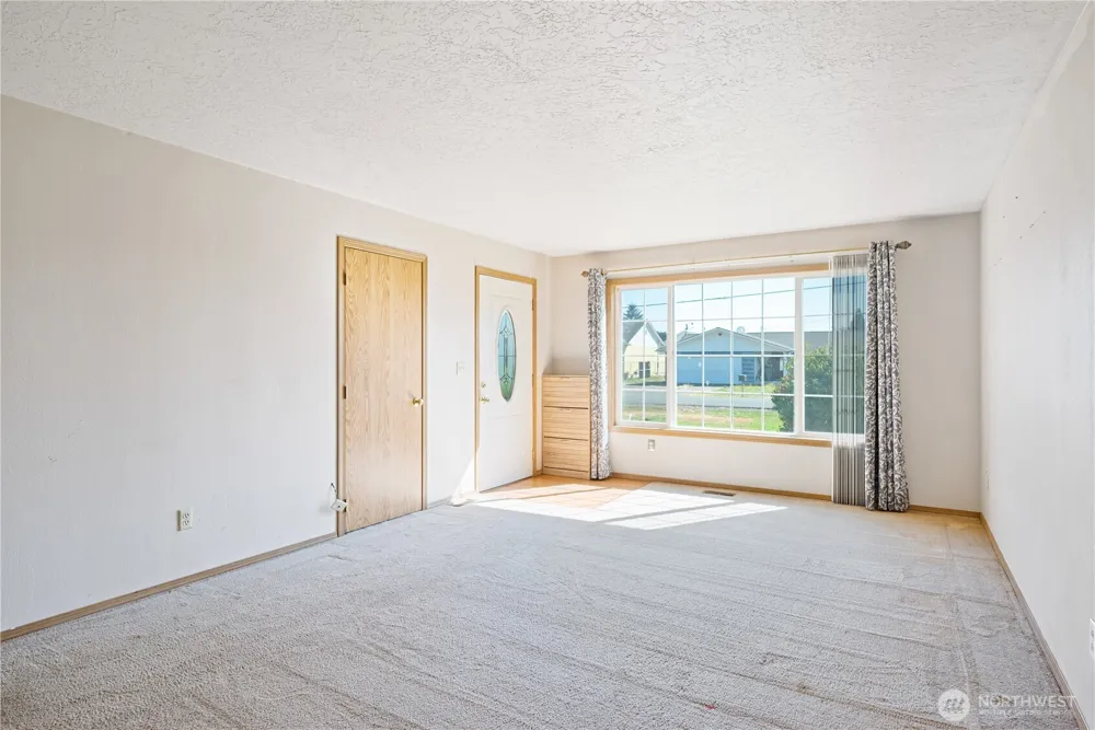 1425 33rd Avenue Longview, WA 98632