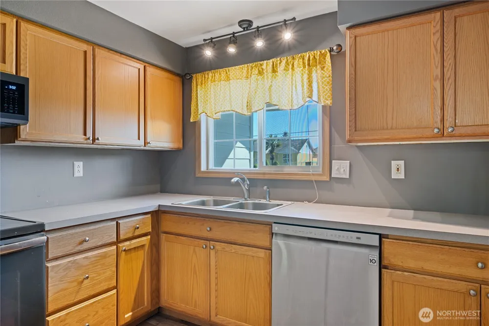 1425 33rd Avenue Longview, WA 98632