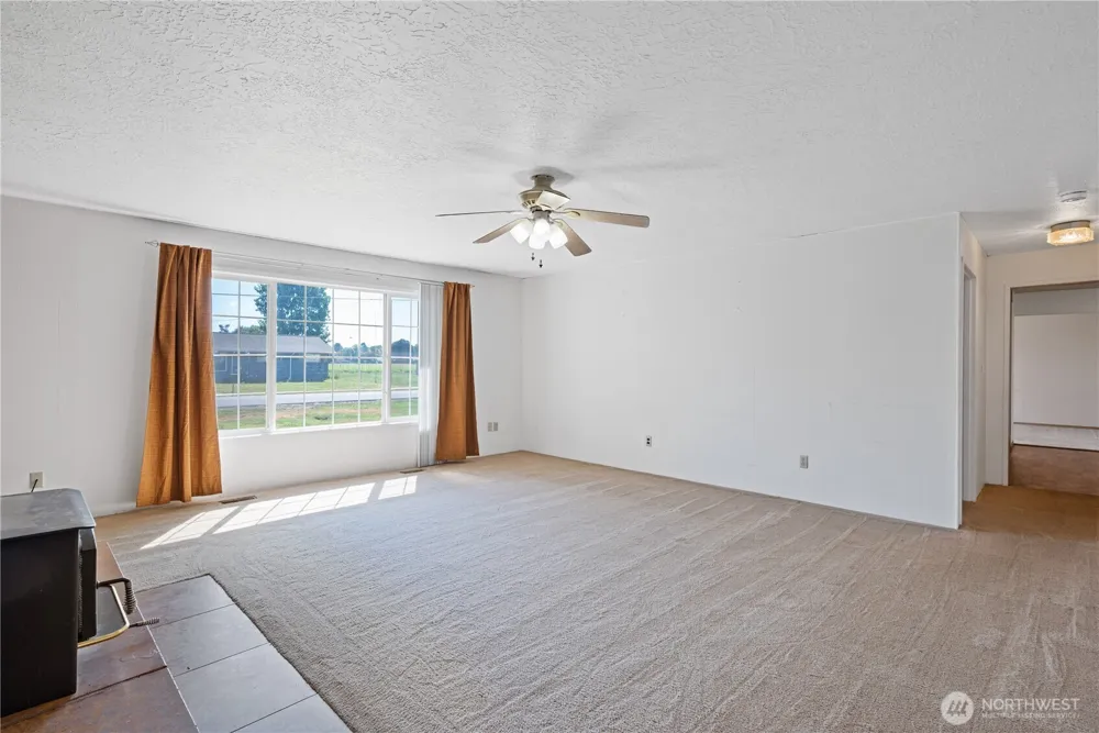 1425 33rd Avenue Longview, WA 98632