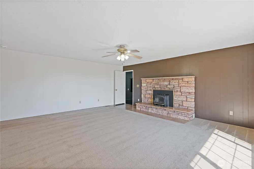 1425 33rd Avenue Longview, WA 98632