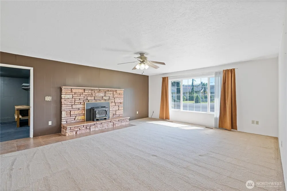 1425 33rd Avenue Longview, WA 98632