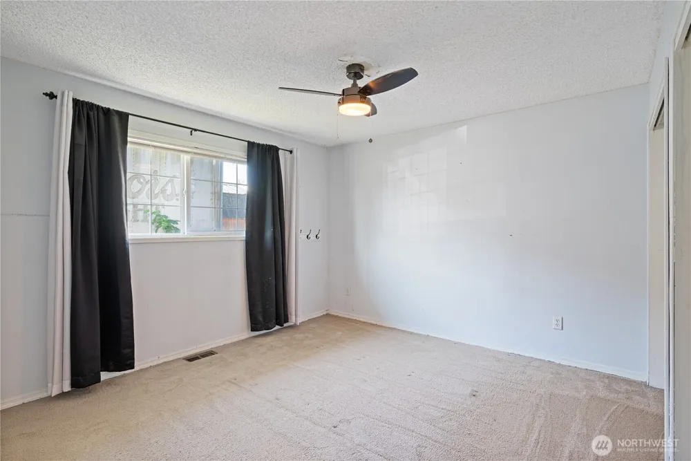 1425 33rd Avenue Longview, WA 98632