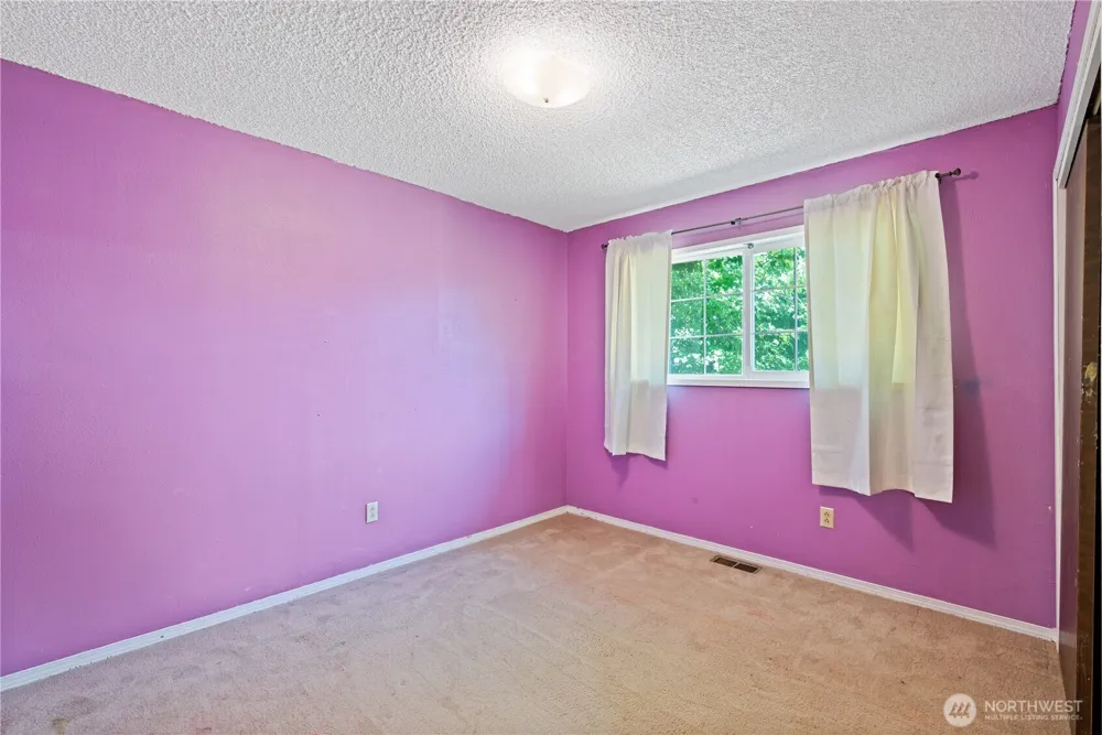 1425 33rd Avenue Longview, WA 98632